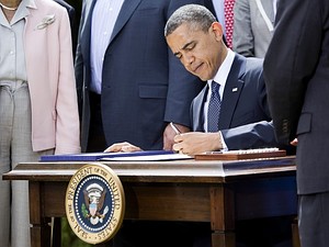 President Obama signs JOBS Act